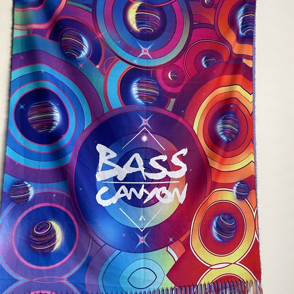 Bass Canyon Pashmina - Picture 2 of 2